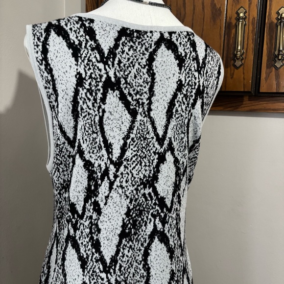 Torrid Elegant Black Snakeskin Print Sleeveless Sweater Dress Size 10 - Picture 5 of 11